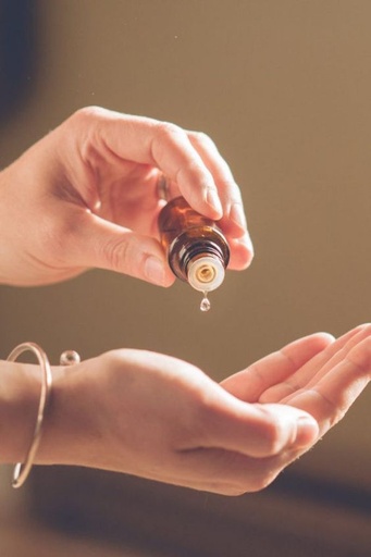 AROMATHERAPIE-BEHANDELING MET ANA